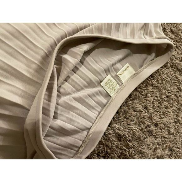 MERONA Women's Tan Short Knee Length Skirt Size M - Picture 7 of 9
